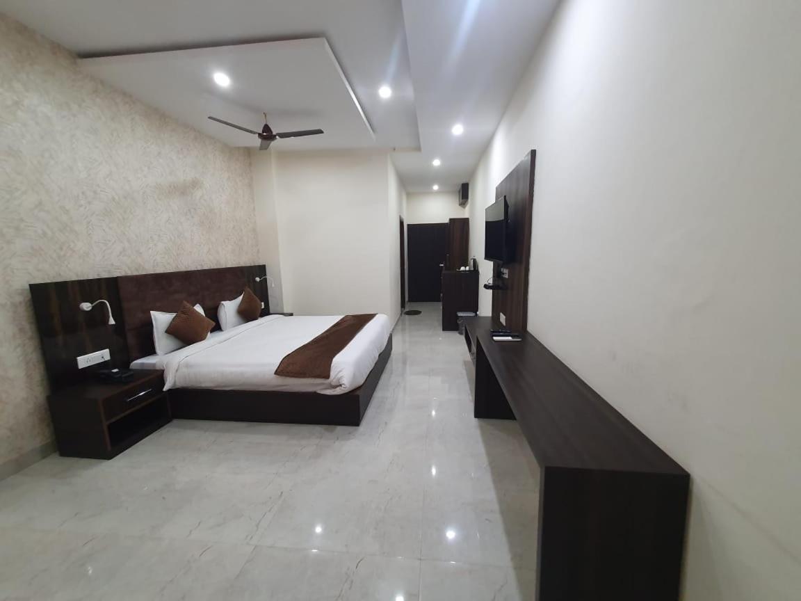 Kathua Akash Hotel Managed By Jk Hotels & Resorts מראה חיצוני תמונה